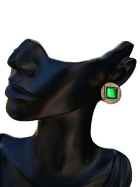 Vintage Mid-Century Green Glass Clip-On Earrings - Champagne Gold Tone